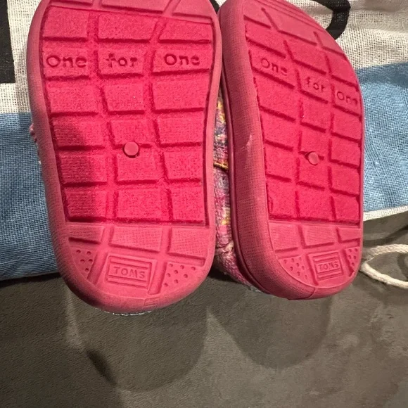 Baby girl TOMS size 2 - Picture 5 of 5